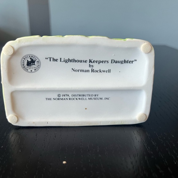 Norman Rockwell - "The Lighthouse Keepers Daughter "Figurine 1979 5" Tall - Picture 4 of 4